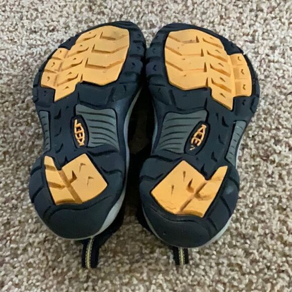 Size 8 Black Keens!!! - Picture 4 of 7